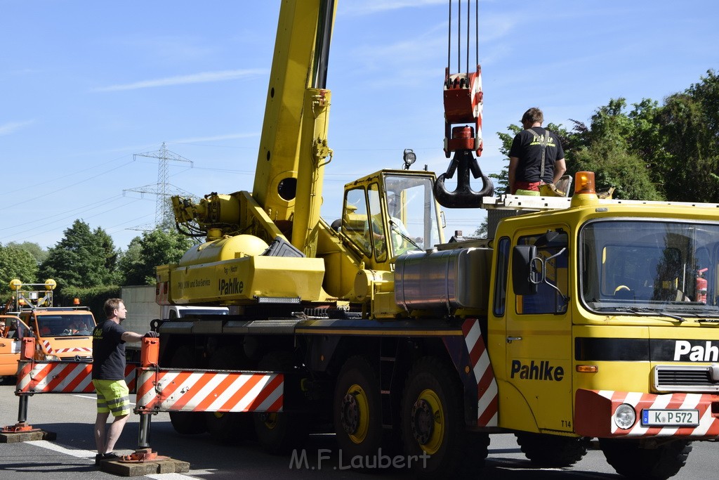 LKW in Boeschung A 3 Rich Frankfurt Hoehe Roesrath Lohmar P067.JPG - Miklos Laubert